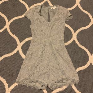 Francesca’s Romper Light Green Lace XXS V-Neck